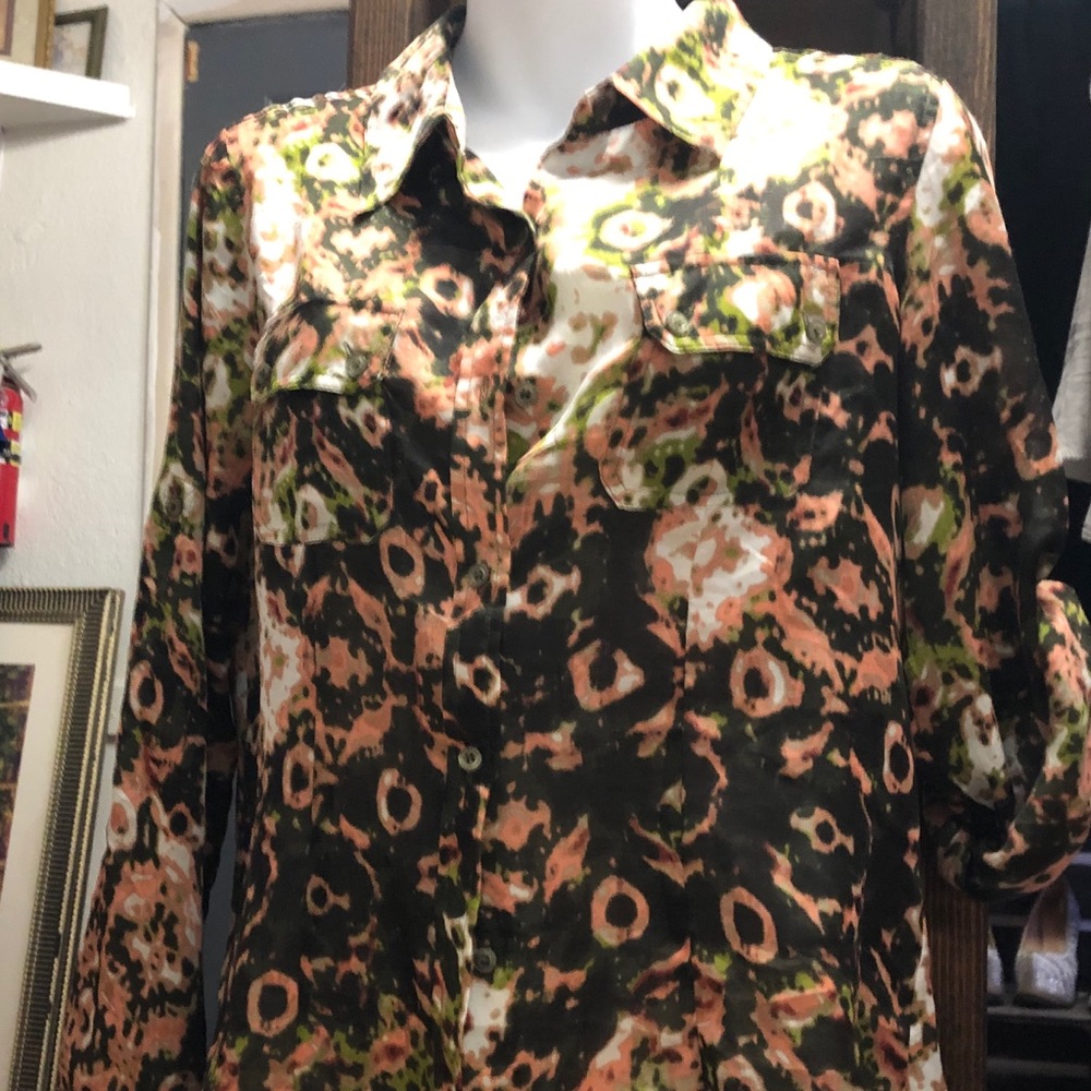 Calvin Klein’s blouse, (translucence)